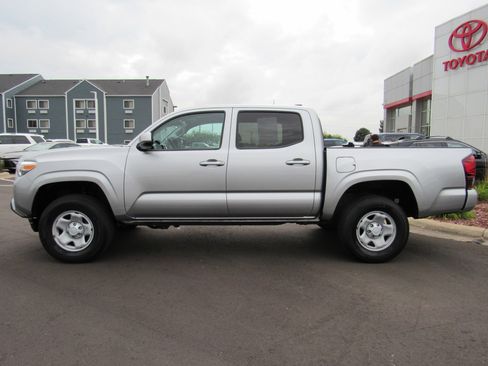 Used 2022 Toyota Tacoma SR image 9