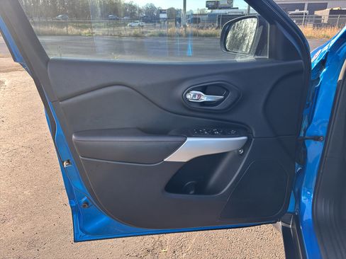 Used 2018 Jeep Cherokee Trailhawk w/ Comfort/Convenience Group image 18