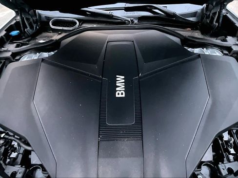 Used 2025 BMW i7 eDrive50 w/ M Sport Package image 30