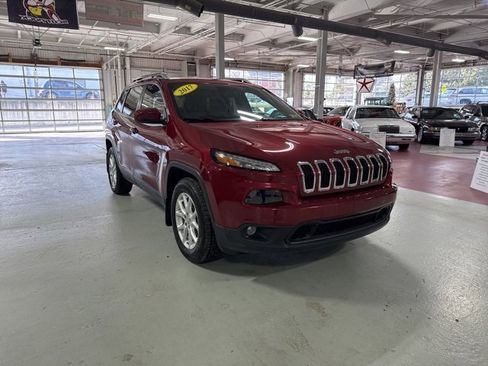 Used 2017 Jeep Cherokee Latitude w/ Comfort/Convenience Group image 7