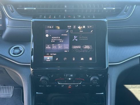 Used 2023 Jeep Grand Cherokee Altitude image 13