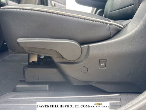 Used 2025 Buick Enclave Sport Touring w/ Power Package AWD/4WD image 28