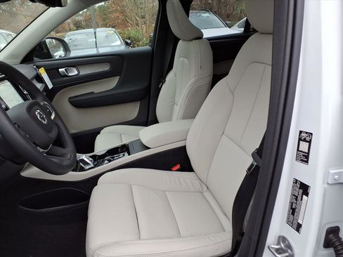 New 2026 Volvo XC40 B5 Plus w/ Protection Package Premier image 18