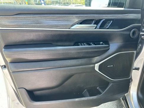 Certified 2024 Jeep Wagoneer Series II w/ Flexible Seating Group AWD/4WD image 24
