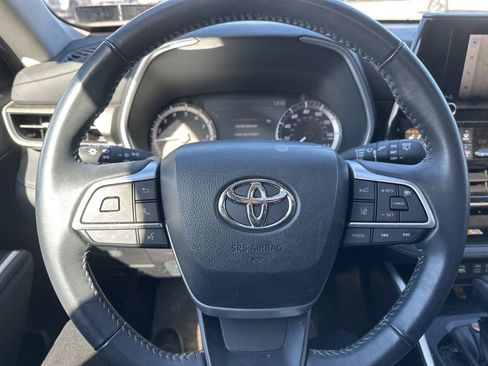 Used 2023 Toyota Highlander XLE image 13