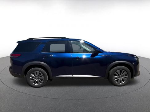 Used 2025 Nissan Pathfinder SV AWD/4WD image 16