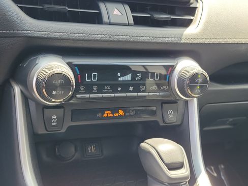 Used 2024 Toyota RAV4 XLE AWD/4WD image 27