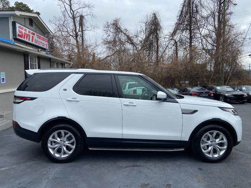 Used 2019 Land Rover Discovery SE image 5
