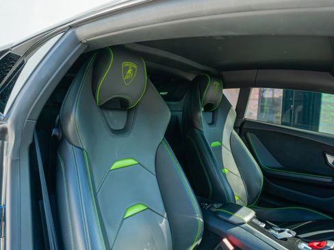Used 2020 Lamborghini Huracan EVO image 11