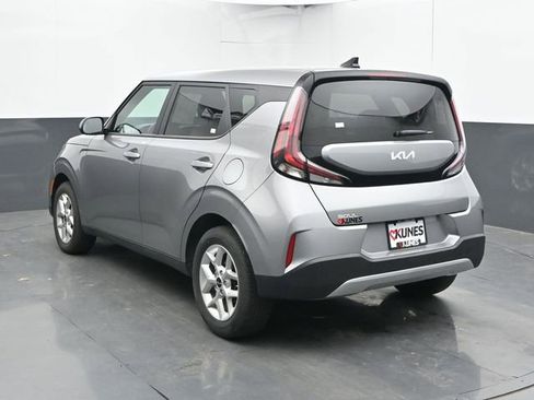 Used 2025 Kia Soul LX w/ LX Technology Package FWD image 10