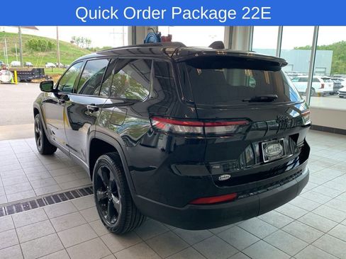Used 2023 Jeep Grand Cherokee L Limited w/ Black Appearance Package AWD/4WD image 8