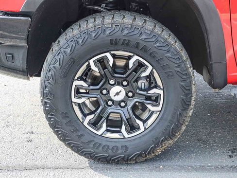 Used 2023 Chevrolet Silverado 1500 ZR2 w/ Technology Package image 9