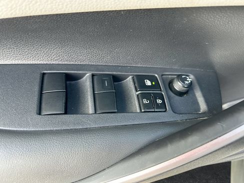 Used 2021 Toyota Corolla SE FWD image 12