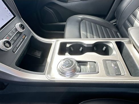 Certified 2024 Ford Edge SEL image 17