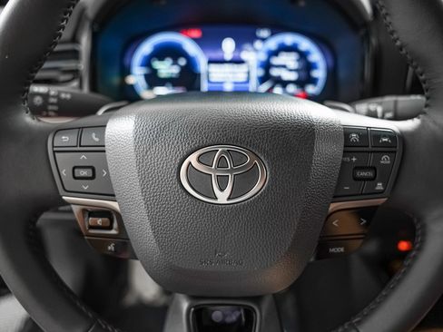 Used 2026 Toyota Camry Hybrid FWD image 12