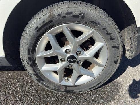 Used 2022 Kia Soul LX w/ Technology Package image 10