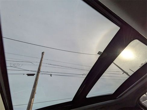 Certified 2019 Jeep Cherokee Limited w/ Luxury Group image 23