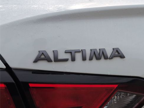 Used 2025 Nissan Altima 2.5 SV FWD image 5