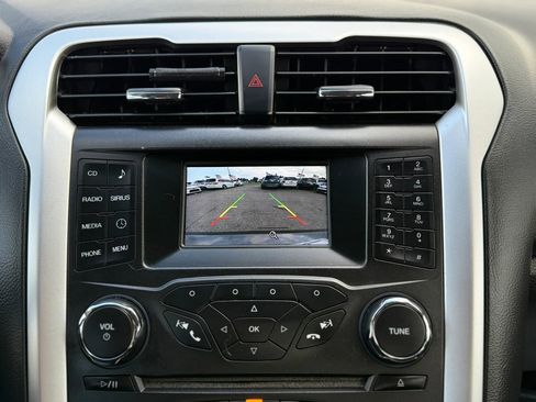 Used 2016 Ford Fusion SE FWD image 24