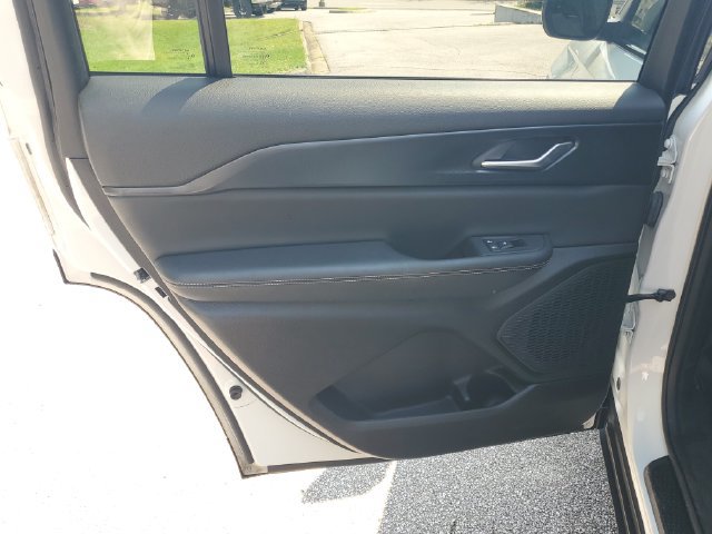 Used 2023 Jeep Grand Cherokee L Laredo RWD image 34