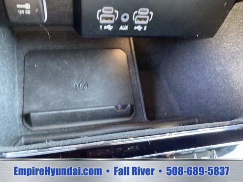 Used 2024 Jeep Wagoneer L Series II w/ Flexible Seating Group AWD/4WD image 9