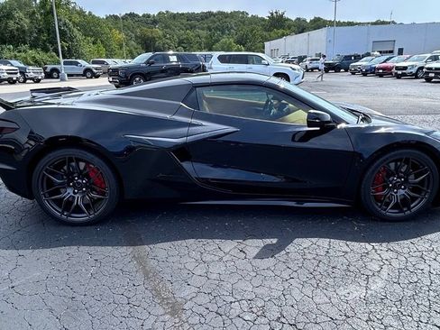 Used 2024 Chevrolet Corvette Z06 RWD image 4