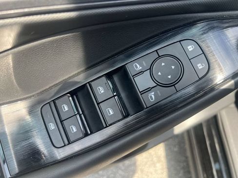 Used 2025 Nissan Rogue S FWD image 32