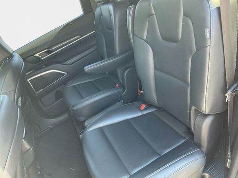Used 2025 Kia Telluride S AWD/4WD image 14