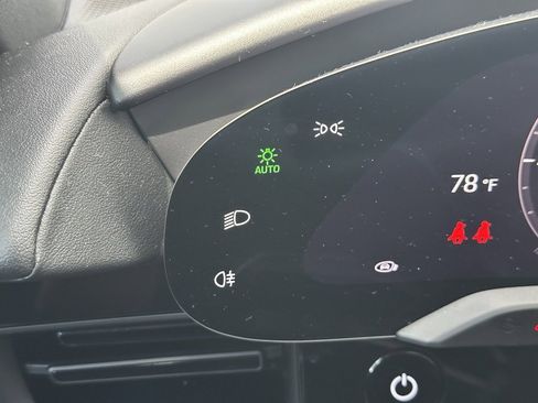 Used 2023 Porsche Taycan image 13