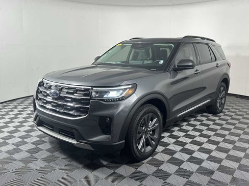 Used 2025 Ford Explorer Active w/ Active Comfort Package AWD/4WD image 3