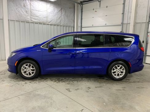 Used 2021 Chrysler Voyager LX image 22