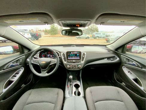 Used 2017 Chevrolet Malibu LT image 31