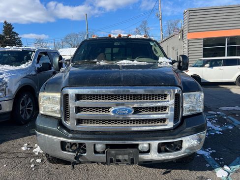 Used 2005 Ford F350 Lariat image 2