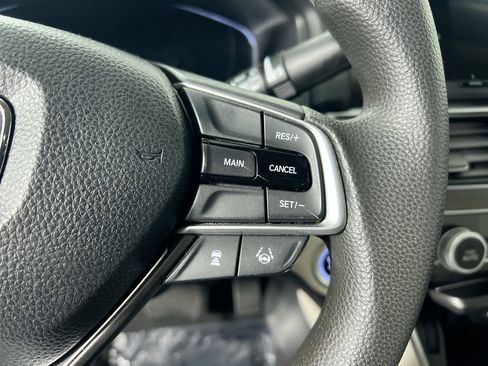 Used 2018 Honda Accord LX image 17