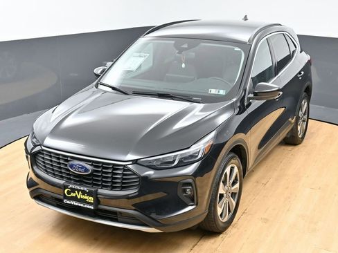 Used 2025 Ford Escape Platinum image 47