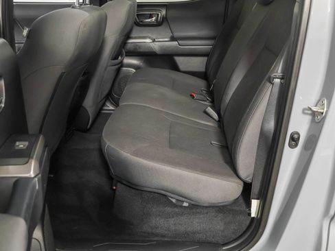 Used 2018 Toyota Tacoma TRD Off-Road w/ Technology Package AWD/4WD image 34