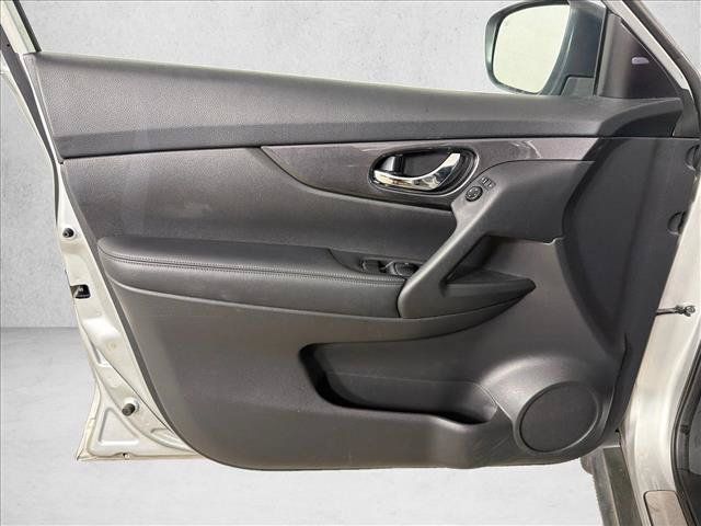 Used 2017 Nissan Rogue SV FWD image 10
