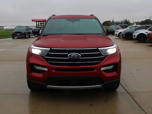 Used 2020 Ford Explorer XLT w/ Equipment Group 202A image 2