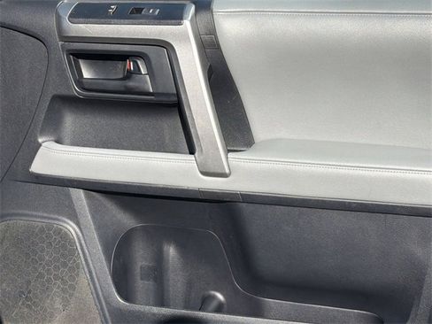 Used 2013 Toyota 4Runner SR5 image 33