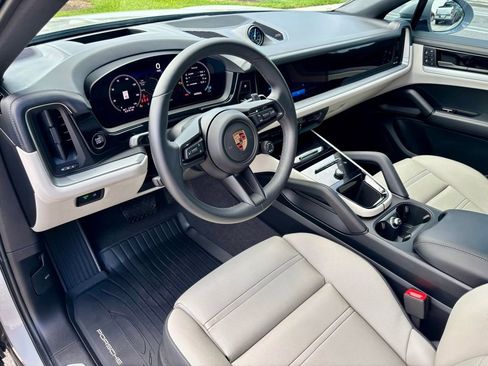 Used 2026 Porsche Cayenne Coupe AWD/4WD image 18