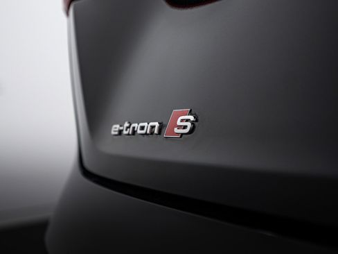 Certified 2023 Audi e-tron S Prestige image 20