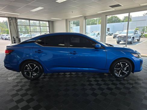 Used 2024 Nissan Sentra SV FWD image 2