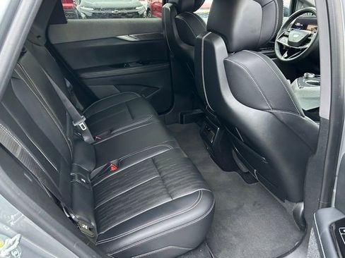 Used 2025 Cadillac Optiq Luxury 2 w/ LPO, ONYX Package image 16