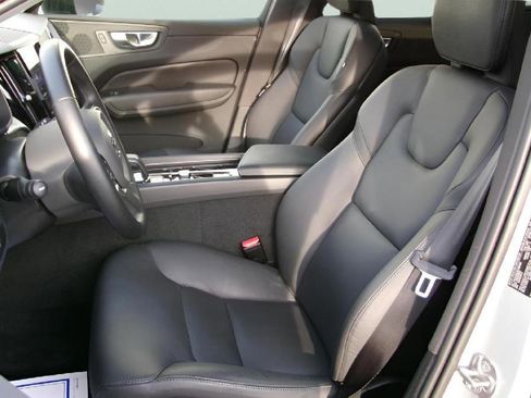 Used 2025 Volvo XC60 B5 Plus AWD/4WD image 13