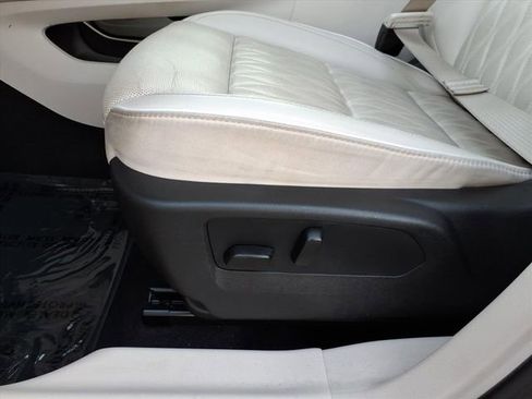 Used 2022 Buick Envision Avenir w/ Technology Package II image 16