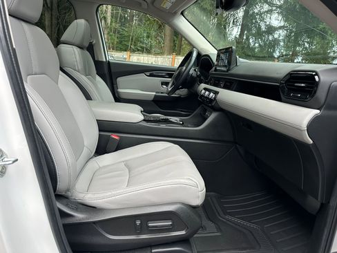Used 2023 Honda Pilot Touring image 10