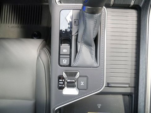 Used 2026 Lexus GX 550 w/ Accessory Package (2T) AWD/4WD image 37