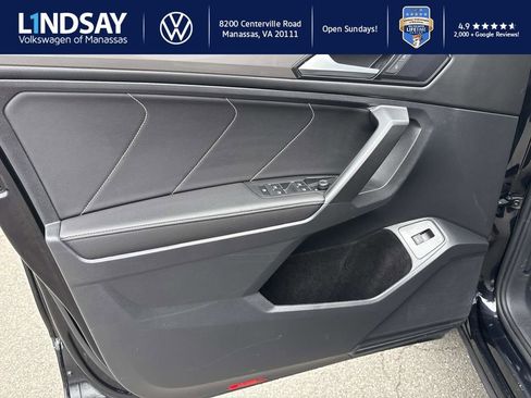 Used 2022 Volkswagen Tiguan SE image 8