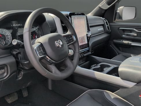 Used 2025 RAM 1500 Laramie AWD/4WD image 9
