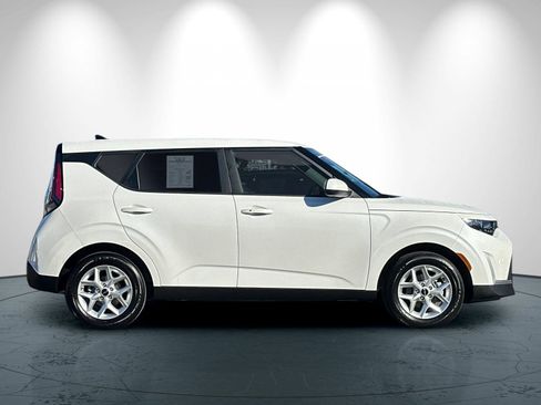 Certified 2025 Kia Soul S image 3